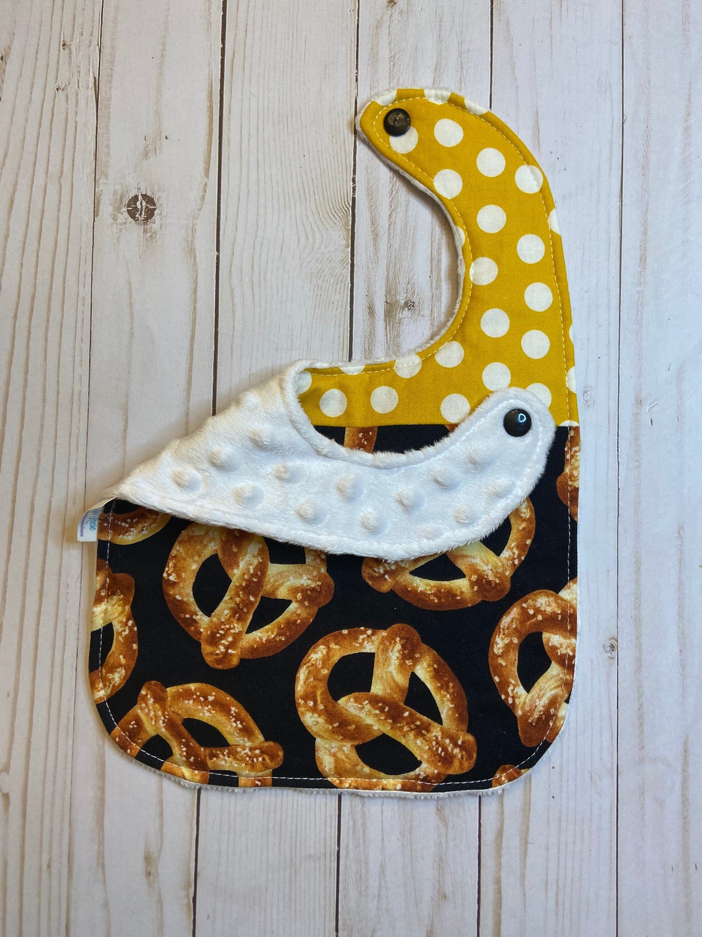 Pretzel Bib (fits up to 24 months)