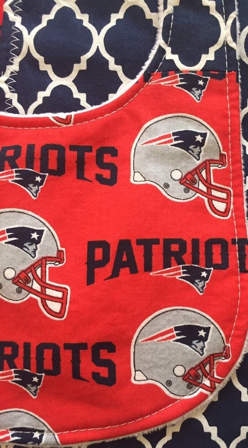 New England Patriots 1 Bib and 2 Burp Cloth Set