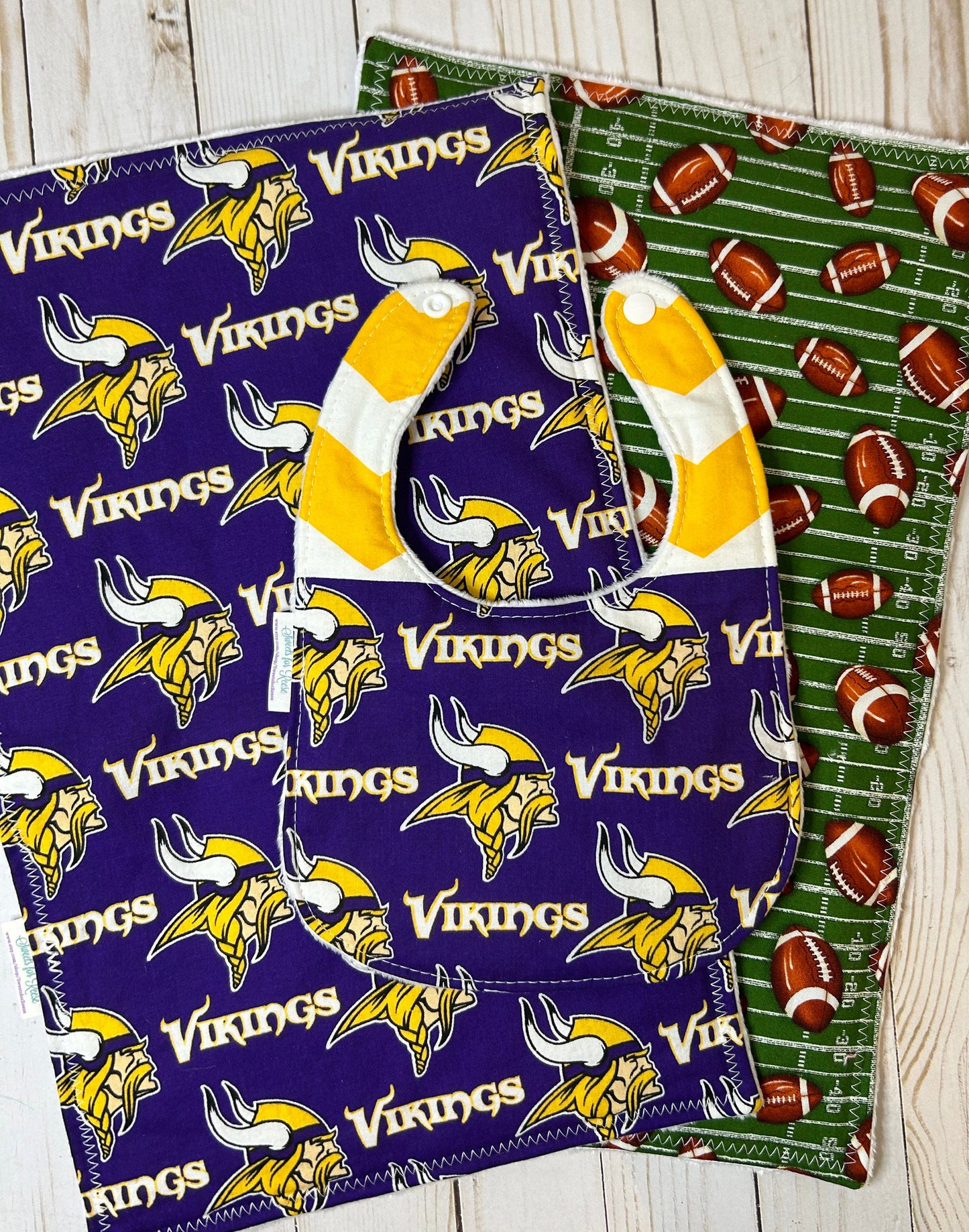 Minnesota Vikings 1 Bib and 2 Burp Cloth Set